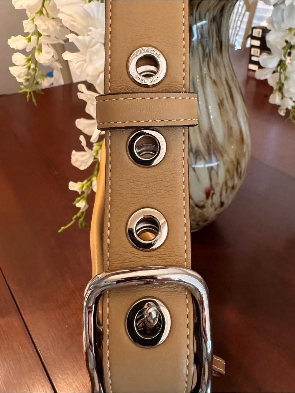 Coach Beige Leather Shoulder Bag with Coach Charm - Picture 4 of 10